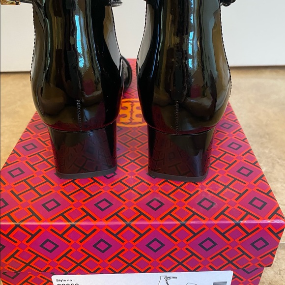 Tory Burch Finley Sandals - Picture 4 of 8